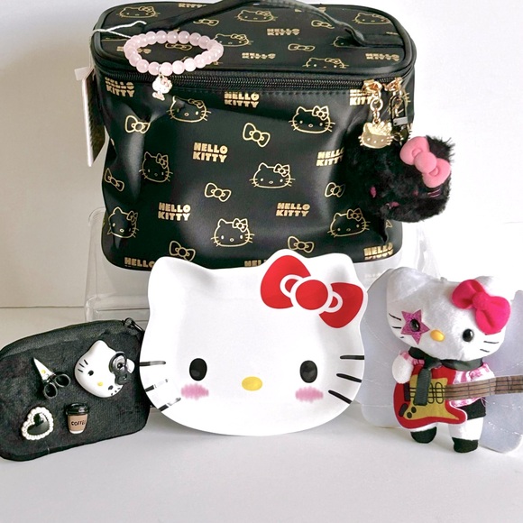 Hello Kitty Handbags - 🩷Hello Kitty Adorable 6-Piece Bundle